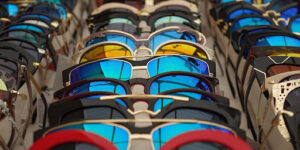 HOW TO CHOOSE THE RIGHT EYEWEAR TO PROTECT EYES