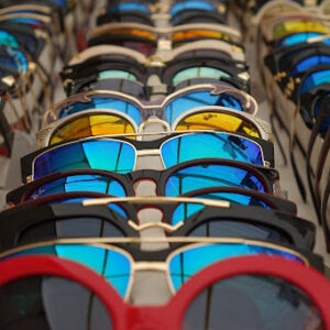 HOW TO CHOOSE THE RIGHT EYEWEAR TO PROTECT EYES